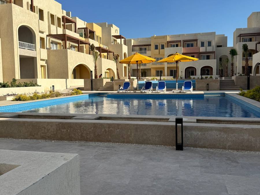 G-01 Elegant 1BR| Pool access & balcony — photo 3