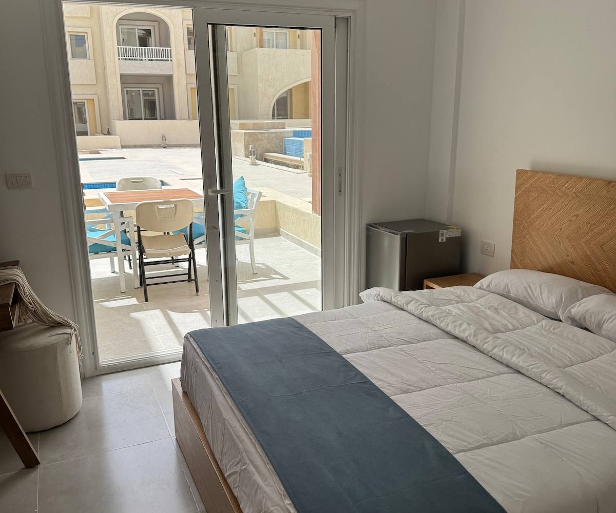 G02 Bay Village studio | Balcony | Poolside — photo 1