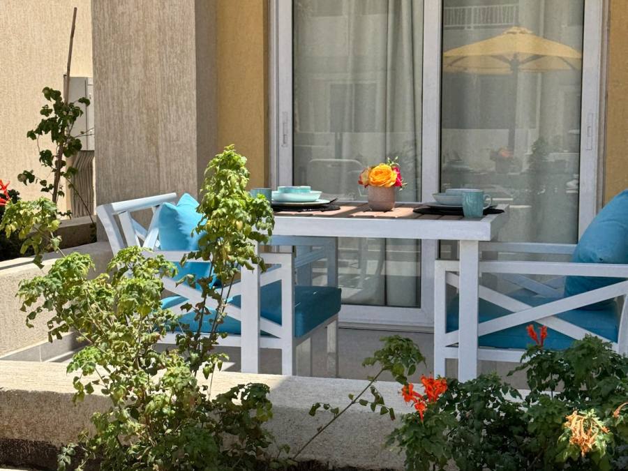 G02 Bay Village studio | Balcony | Poolside — photo 2
