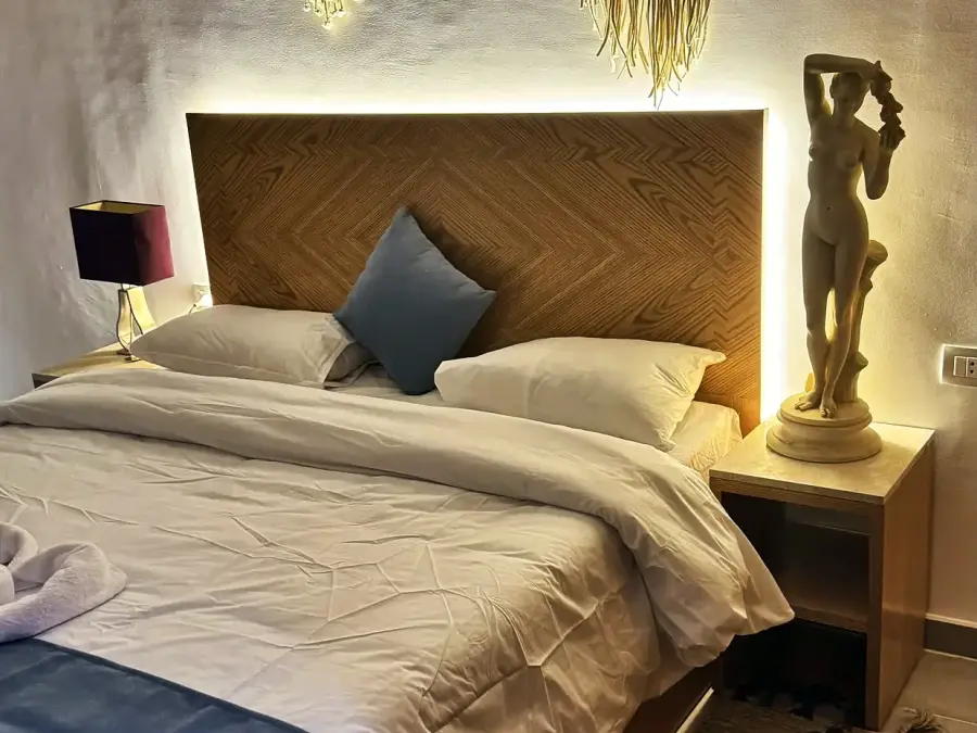 Main bedroom with woven wall hangings